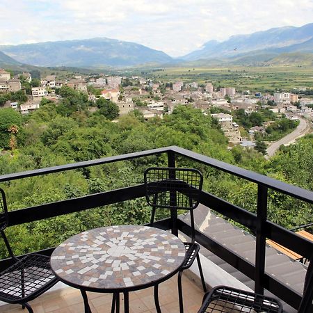 Guest House Amades Gjirokastër Esterno foto