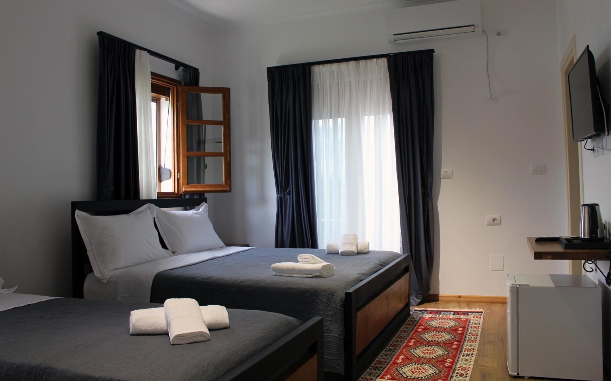 Guest House Amades Gjirokastër Esterno foto