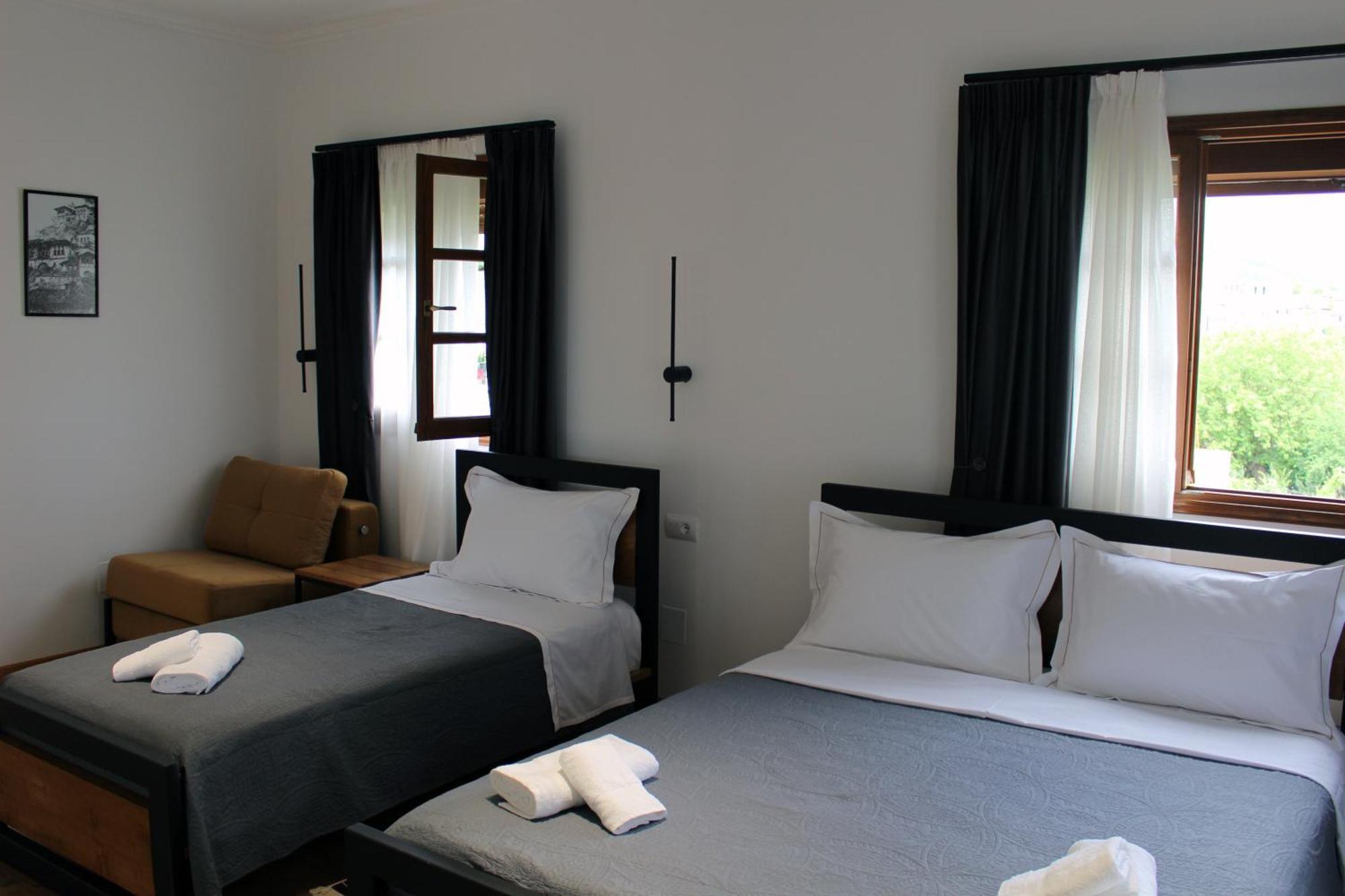 Guest House Amades Gjirokastër Esterno foto
