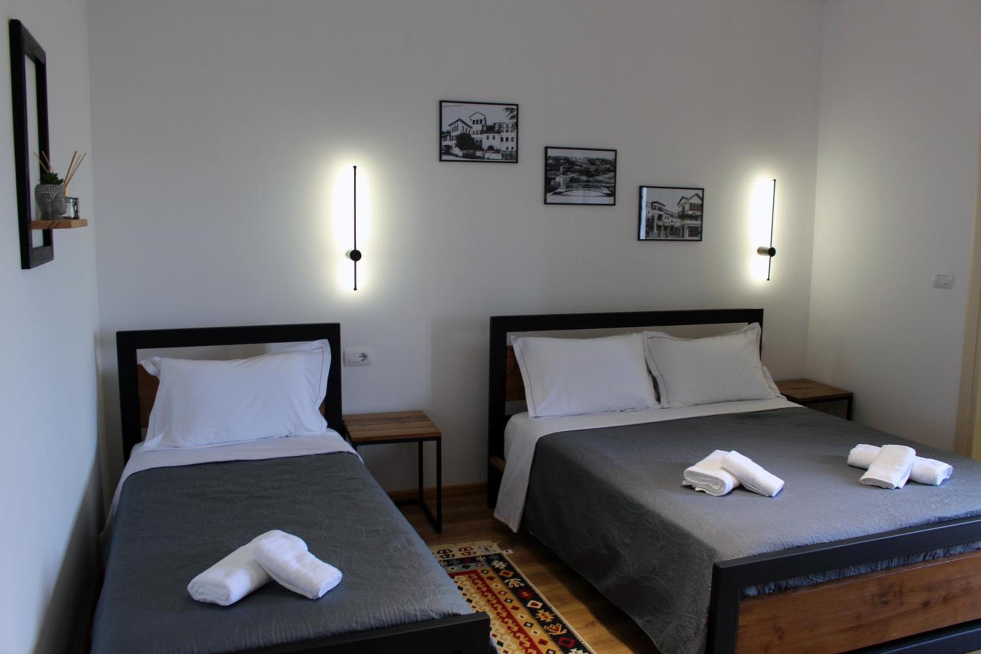 Guest House Amades Gjirokastër Esterno foto