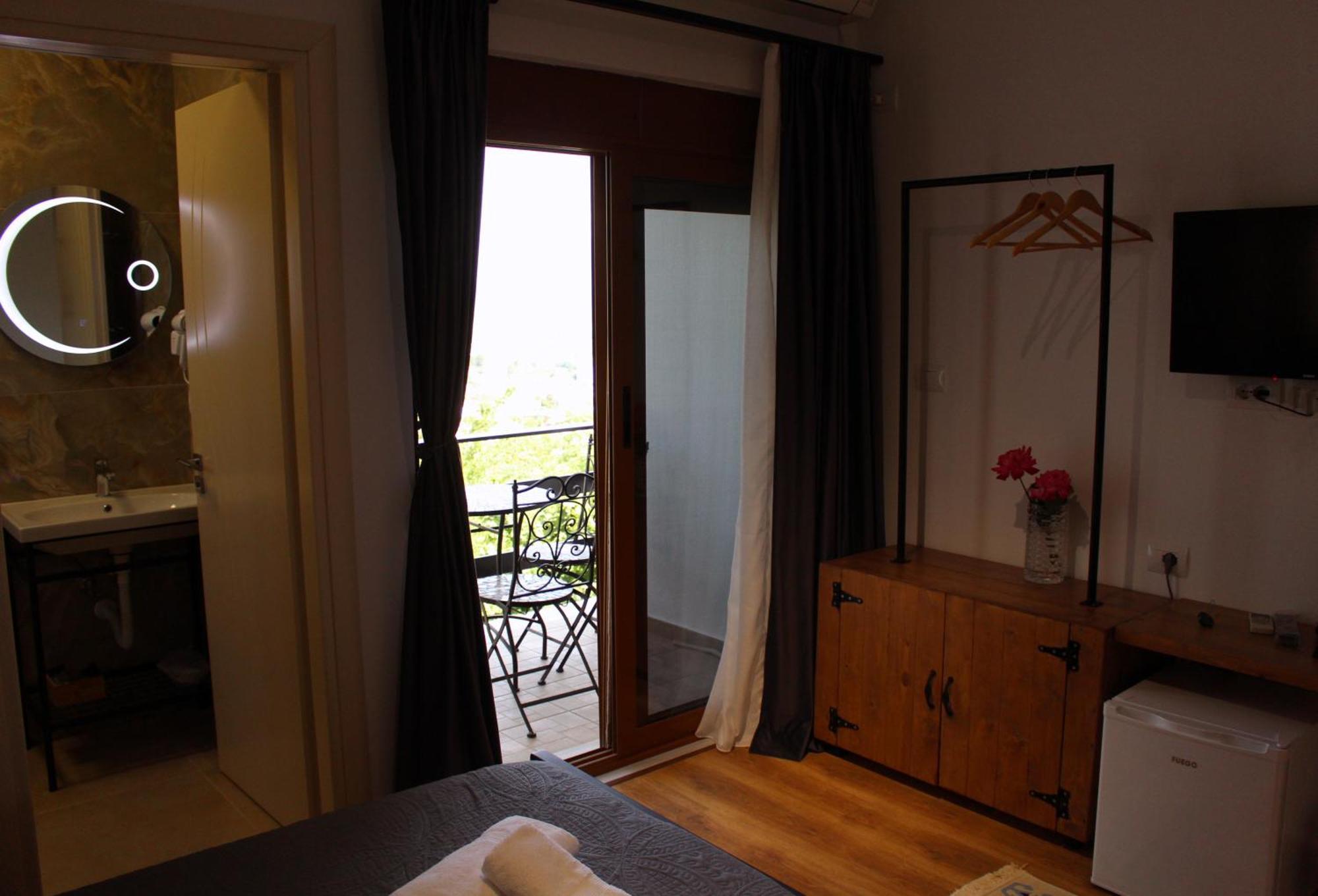 Guest House Amades Gjirokastër Esterno foto