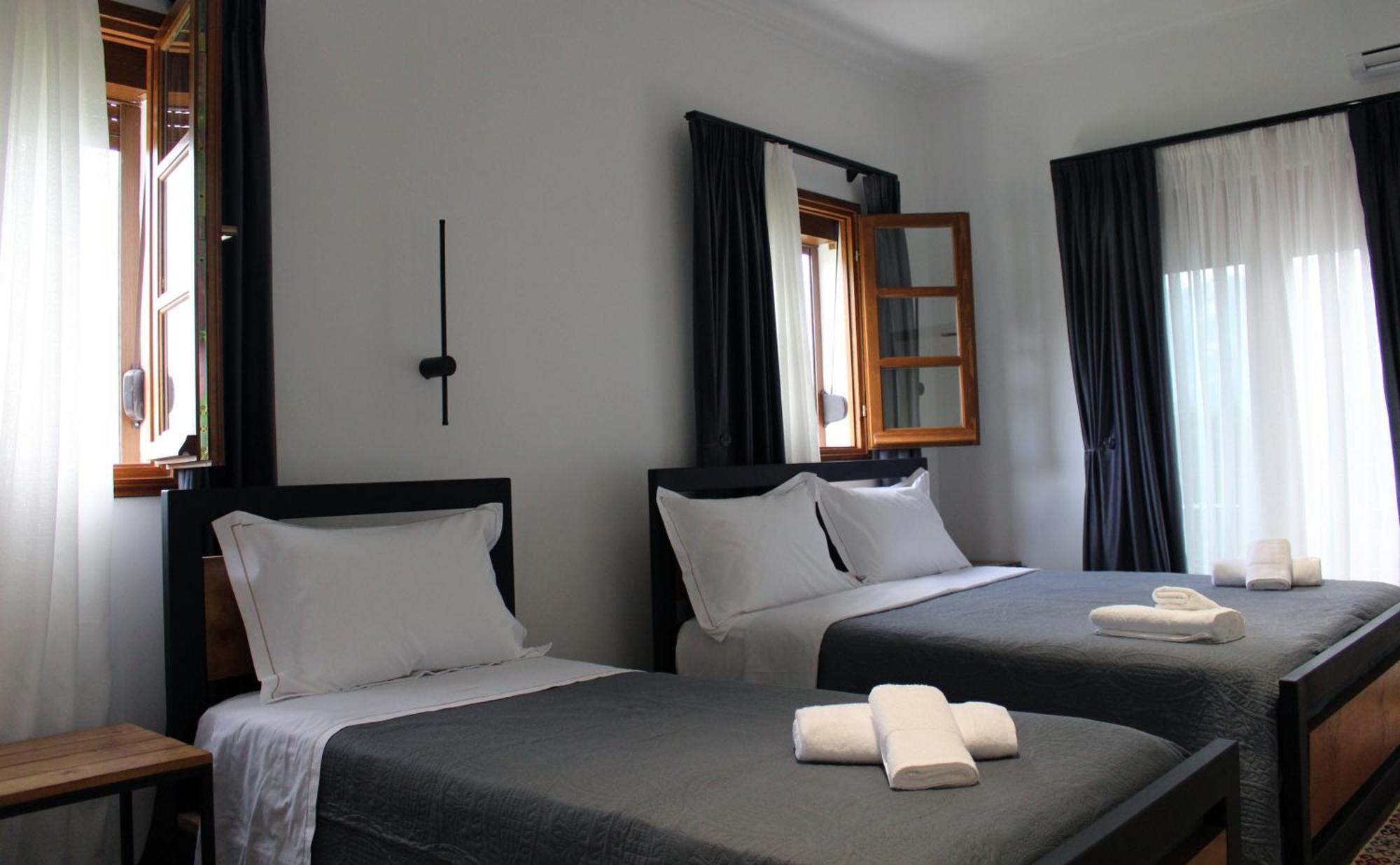Guest House Amades Gjirokastër Esterno foto
