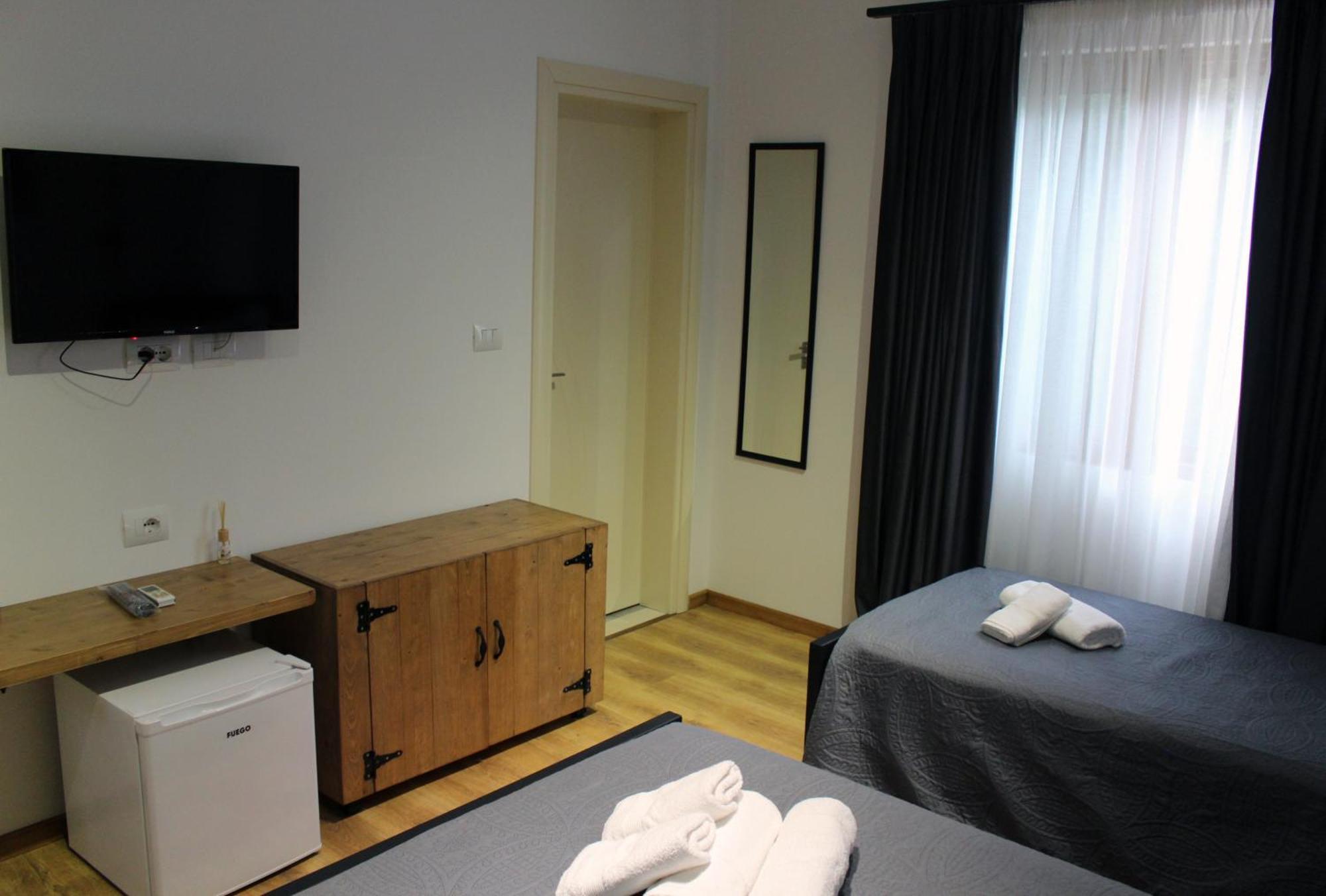 Guest House Amades Gjirokastër Esterno foto