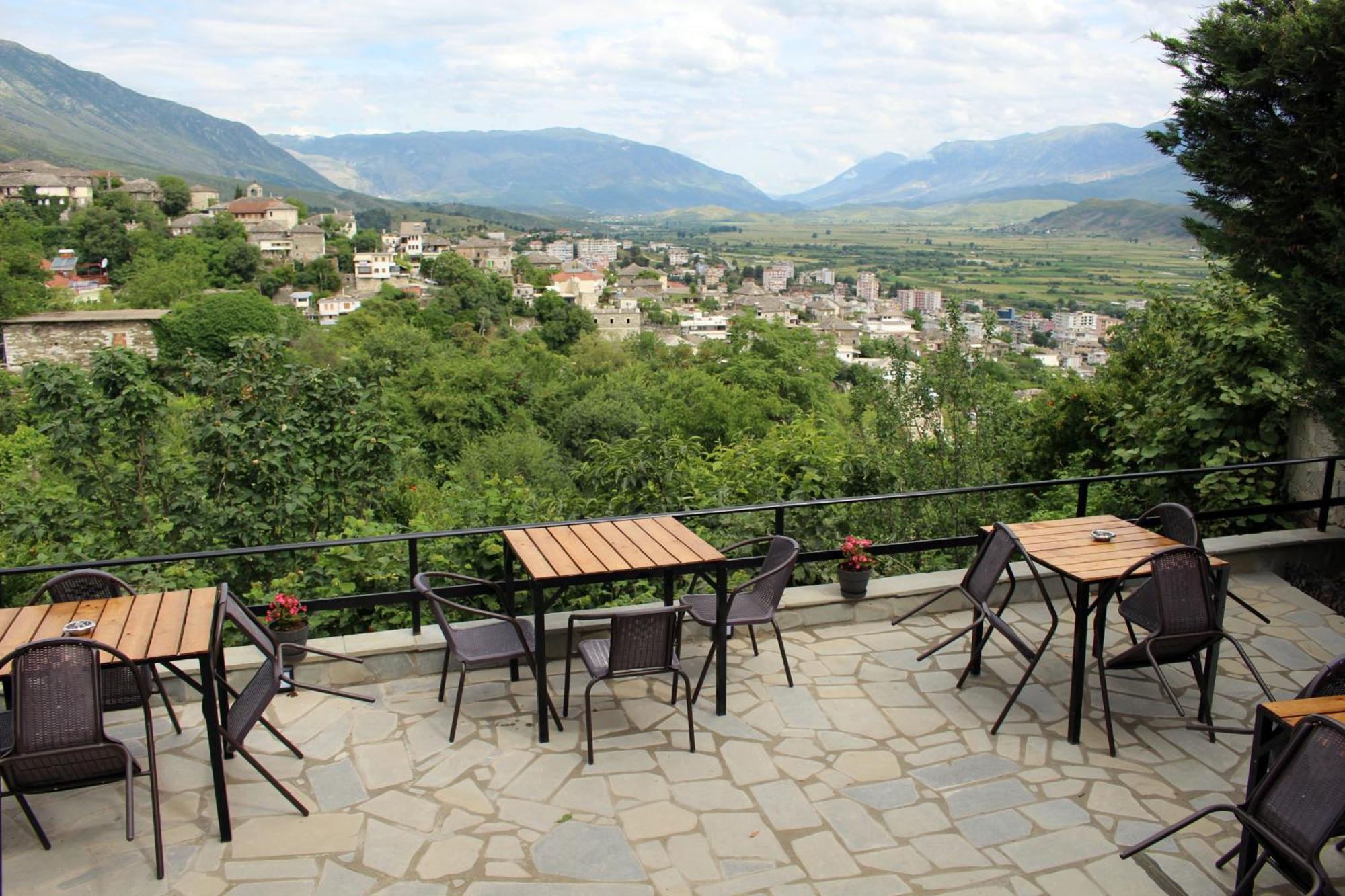 Guest House Amades Gjirokastër Esterno foto
