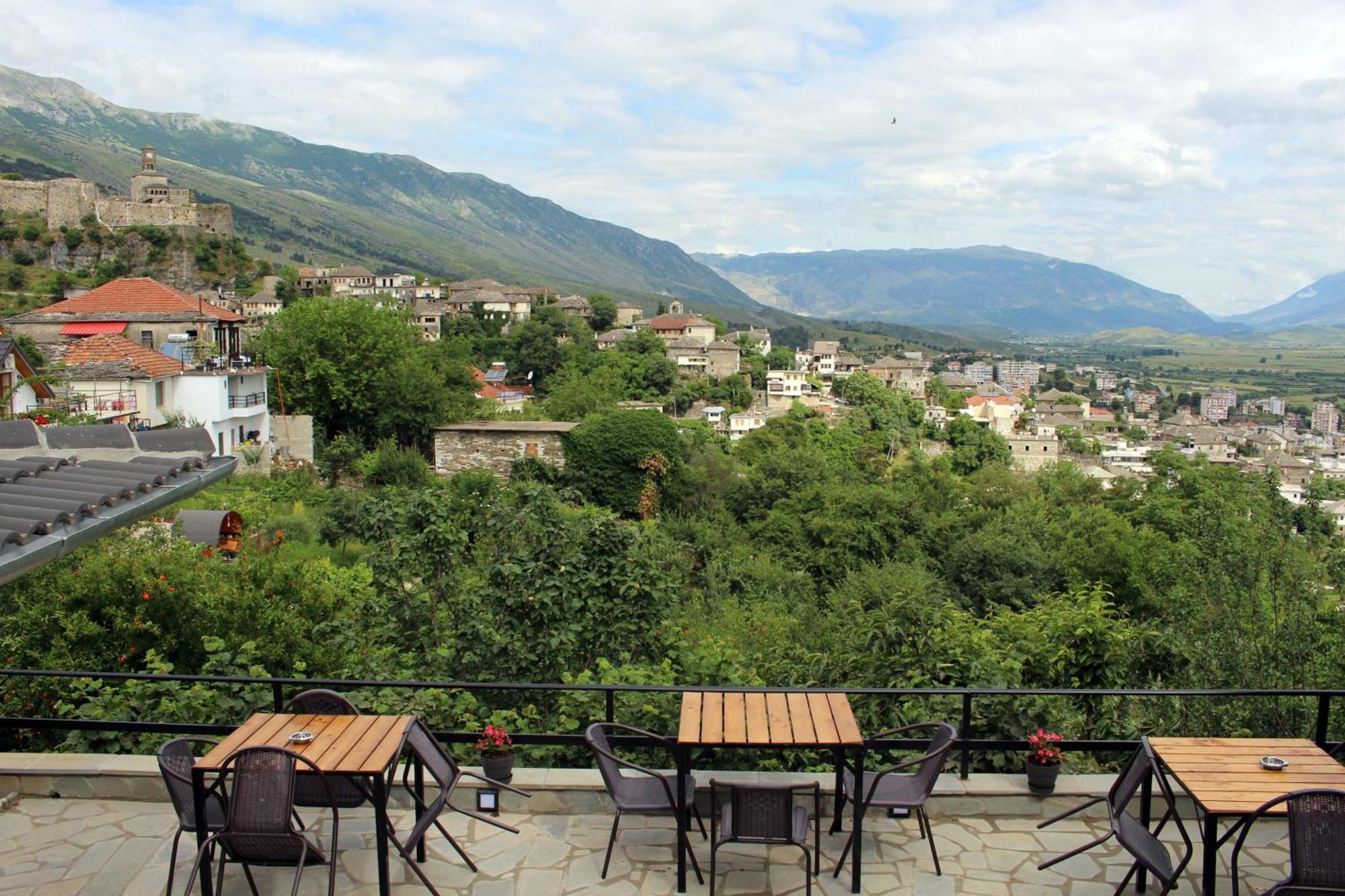 Guest House Amades Gjirokastër Esterno foto