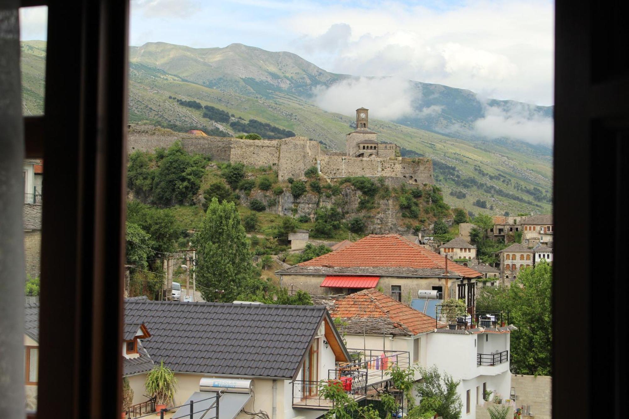 Guest House Amades Gjirokastër Esterno foto
