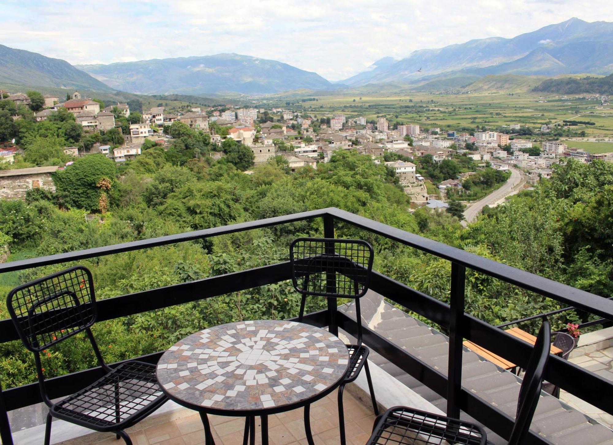 Guest House Amades Gjirokastër Esterno foto