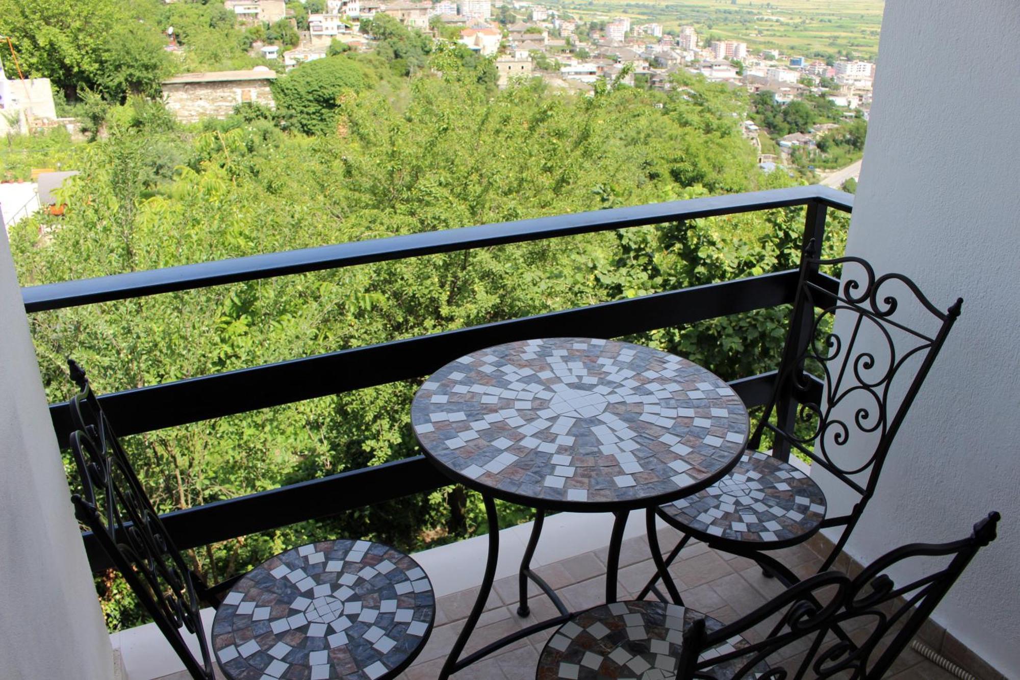 Guest House Amades Gjirokastër Esterno foto